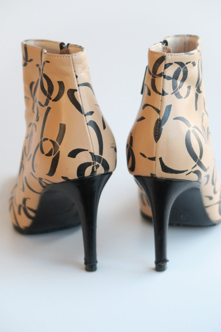 Chanel FW2000 Beige Ankle Boots, IT 36