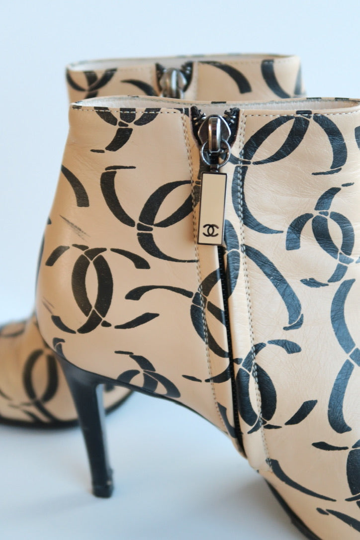 Chanel FW2000 Beige Ankle Boots, IT 36