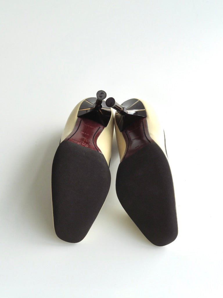 Louis Vuitton Cream/Black Leather Pumps, IT 35.5