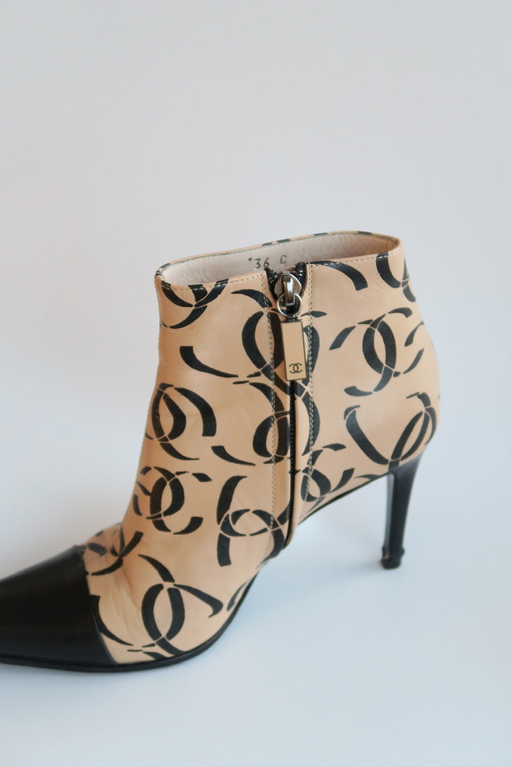 Chanel FW2000 Beige Ankle Boots, IT 36