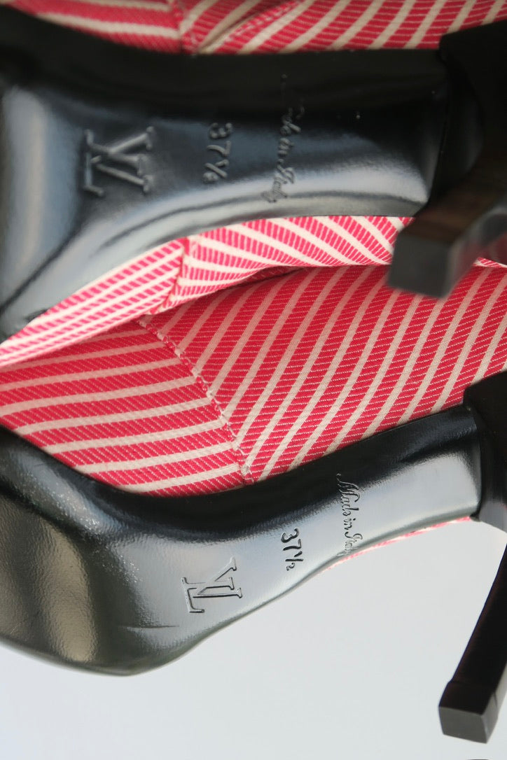 LV logo on a black outsole